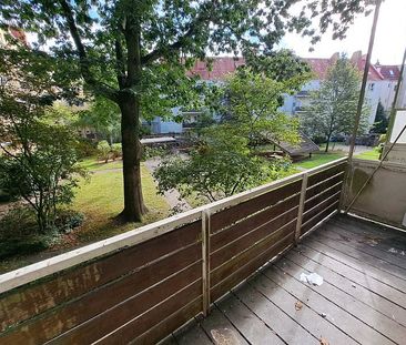 Frisch renovierte 2-Zimmer-Wohnung mit Balkon in Bremerhaven-Lehe! - Photo 1