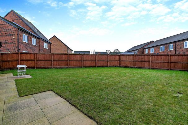 4 bedroom detached house to rent - Photo 1