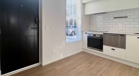 CITY CENTRE - THREE BEDROOMS PLUS OFFICE, OFF STREET PARK - Photo 2