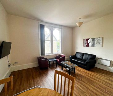 2 bedroom maisonette to rent - Photo 2