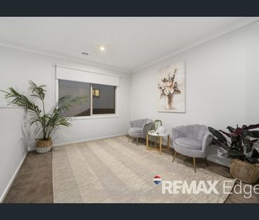 Exquisite Double-Storey Home with Modern Elegance - Photo 2