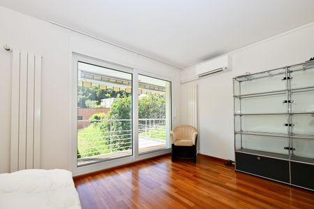 Elegant Villa with Splendid Pool for Rent in Breganzona - Photo 3