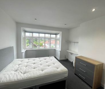 St Chads View (Room 2), Headingley , Leeds - Photo 4