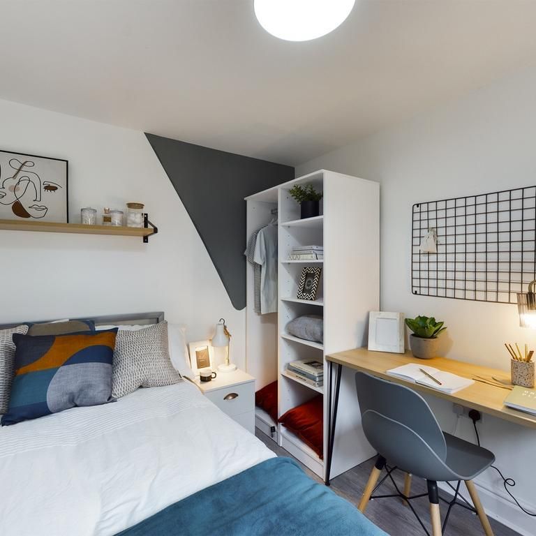 1 bedroom in a house share to rent - Photo 1