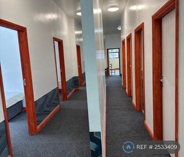 1 bedroom in a house share to rent - Photo 2