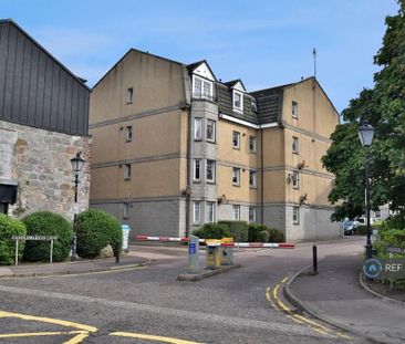 1 bedroom in a flat share to rent - Photo 2