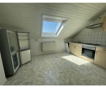 2-Zimmer-Dachgeschosswohnung in Sandweier - Photo 1