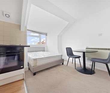 Studio to rent - Photo 2