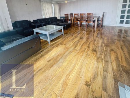 3 bedroom apartment to rent Kings Road, Brighton, East Sussex, BN1 - Photo 2