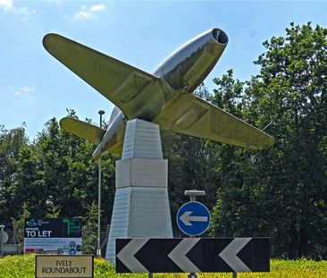 Pinewood Park, Farnborough, Hampshire, GU14 - Photo 6