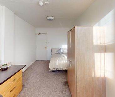 1 bedroom in a house share to rent - Photo 4