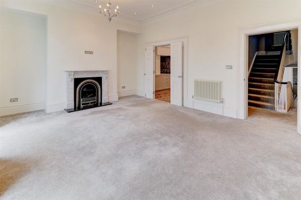 4 BED Town house To rent - Photo 1