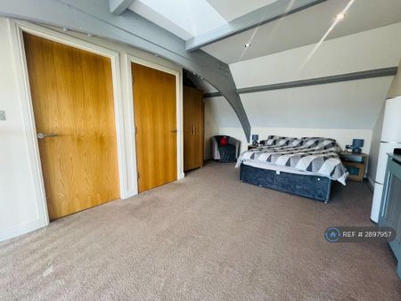 2 bedroom flat to rent - Photo 2