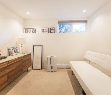 Townhouse in Vancouver West Side, BC - Photo 4