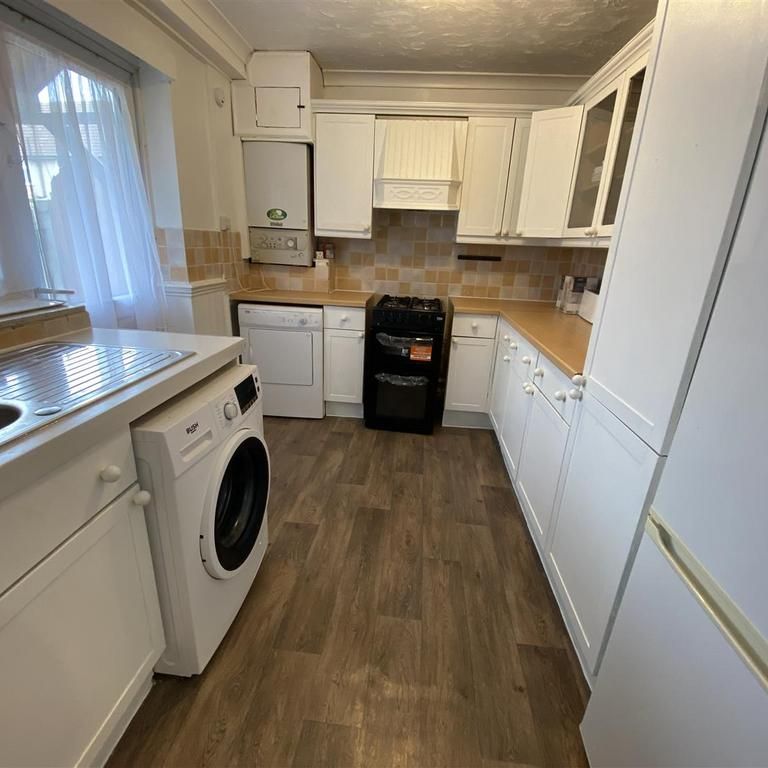 2 bedroom terraced house to rent - Photo 1