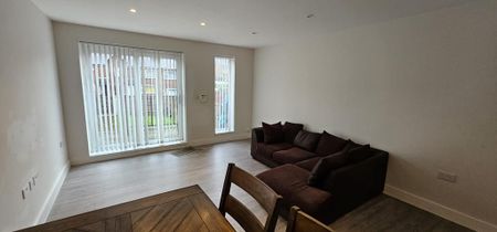 3 bedroom semi-detached house to rent - Photo 2