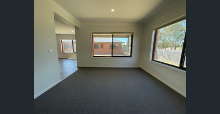 FOUR BEDROOM HOME ! - Photo 3