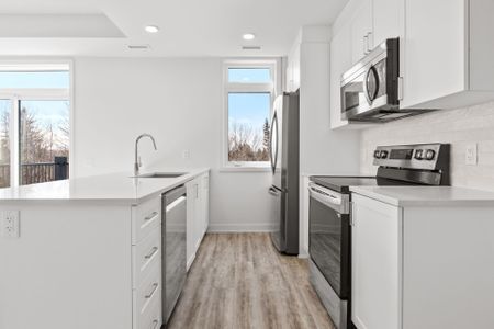 For Lease - 3 BEDALE Drive Unit# 204, Crystal Bay - Rocky Point - Bayshore, Ontario - Photo 2