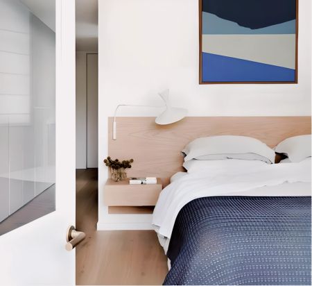 Large one bedroom apartment with private courtyard - Photo 2