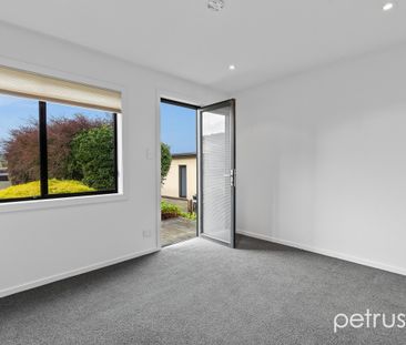 Bellerive Beauty on Clarence Street - Photo 4