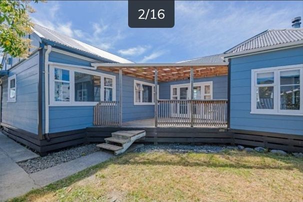 Charming 3BR Home with Garden - Photo 1