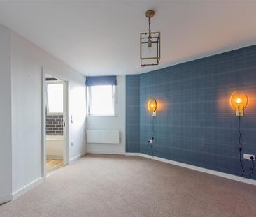 3 bedroom apartment to rent - Photo 4