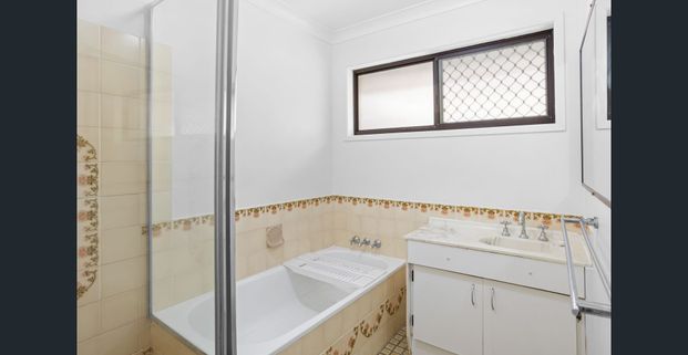 Spacious 3-Bedroom Home in Quiet Cul-de-Sac – Freshly Updated & Move-In Ready Contact Julie Sykes 0438 050 110 - Photo 1