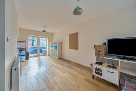 4 bedroom semi-detached house to rent - Photo 2