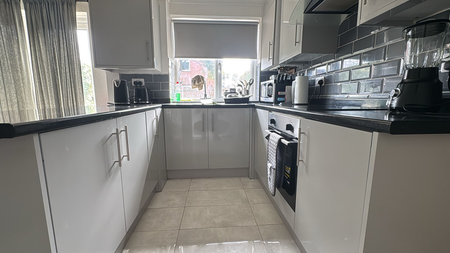 1 bedroom in a house share to rent - Photo 5