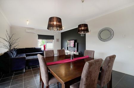 10 Albatross Drive, Pakenham VIC 3810 - House For Rent | Domain - Photo 2