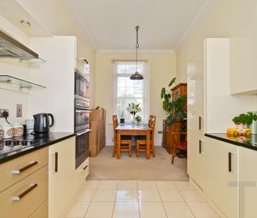 3 bedroom flat to rent - Photo 1