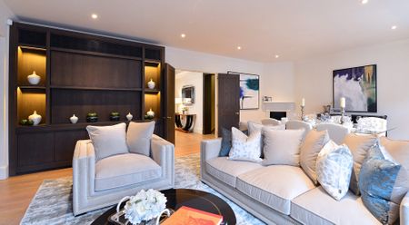 Two Bedrooms Apartment in Duke Street, Mayfair W1K - Photo 2