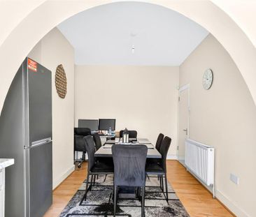 4 bedroom terraced house to rent - Photo 5
