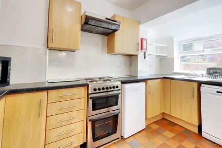 6 bedroom terraced house to rent - Photo 2