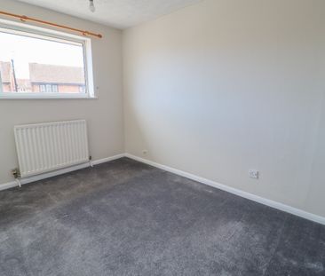 Well-proportioned three-bedroom semi-detached home - Photo 2