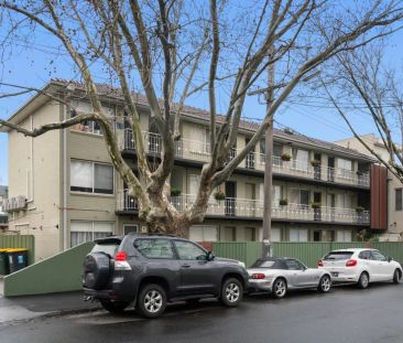 Refreshed Tidy studio in the heart of Elwood - Photo 2