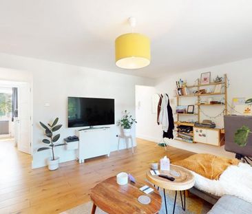 Modern Apartment - Photo 3