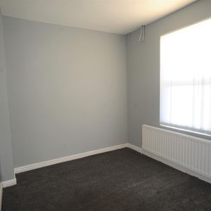 2 Bedroom House - Photo 2