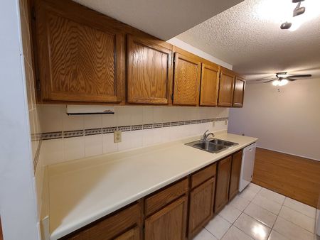 409 - 9800 Horton Road Southwest, Calgary - Photo 2