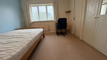 3 bedroom end of terrace house to rent - Photo 3