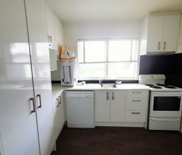 Three bedrooms in St Andrews - Photo 3