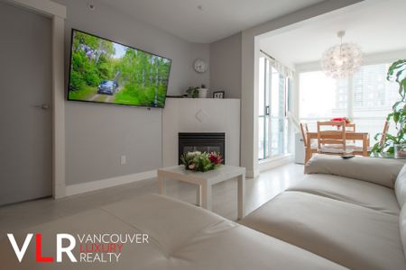 Condo in Downtown Vancouver, BC - Photo 2