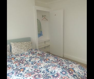 Room in a Shared House, Kingston Road Ltd, SW19 - Photo 1