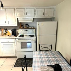 Laval Est 3 1/2 meublé/ chauffé - Photo 2
