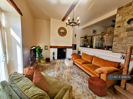 3 bedroom semi-detached house to rent - Photo 2