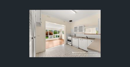 Perfectly Positioned Family Home in the Vermont Secondary College Zone - Photo 5