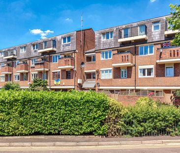 2 Bed Terraced House, Wynford Road, N1 - Photo 2