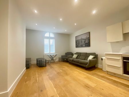 2 bedroom Apartment to let - Photo 2