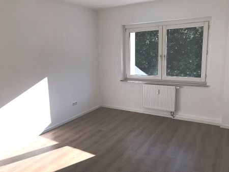 Helle 3 Zimmer Wohnung mit Balkon im 3. Obergeschoss - Foto 3