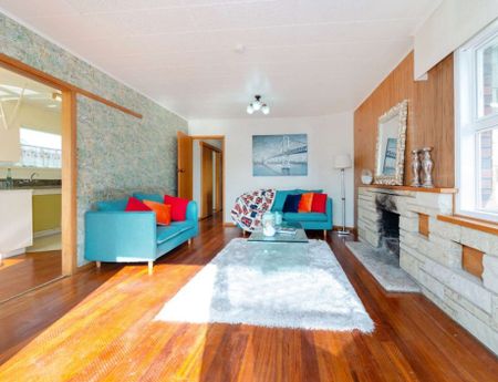 3 Spacious Rooms plus 3 utlity rooms - Photo 2